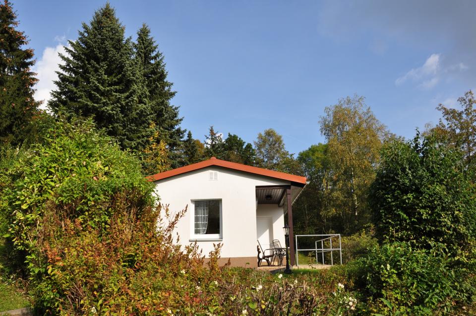 Ferienbungalow mit überdachter Terrasse im Grünen in Floh-Seligenthal, Thüringer Wald